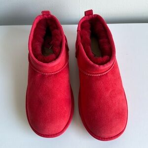 UGG kids size 4. New without box